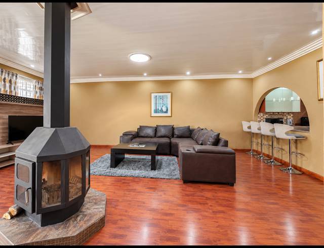 2 BEDROOM TOWNHOUSE FOR SALE IN THREE RIVERS